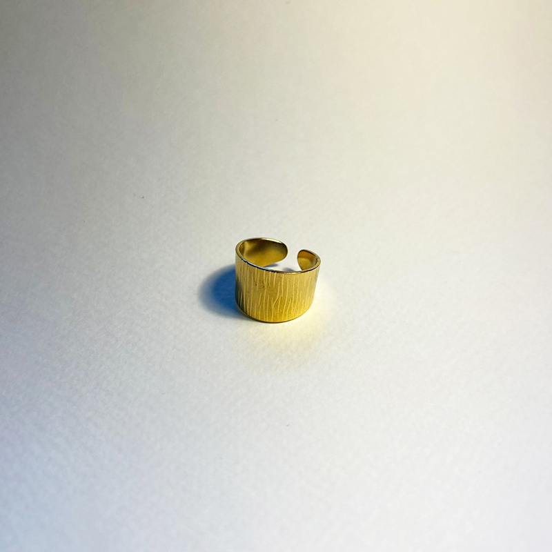 Bague en acier inoxydable large & texturée – Image 5