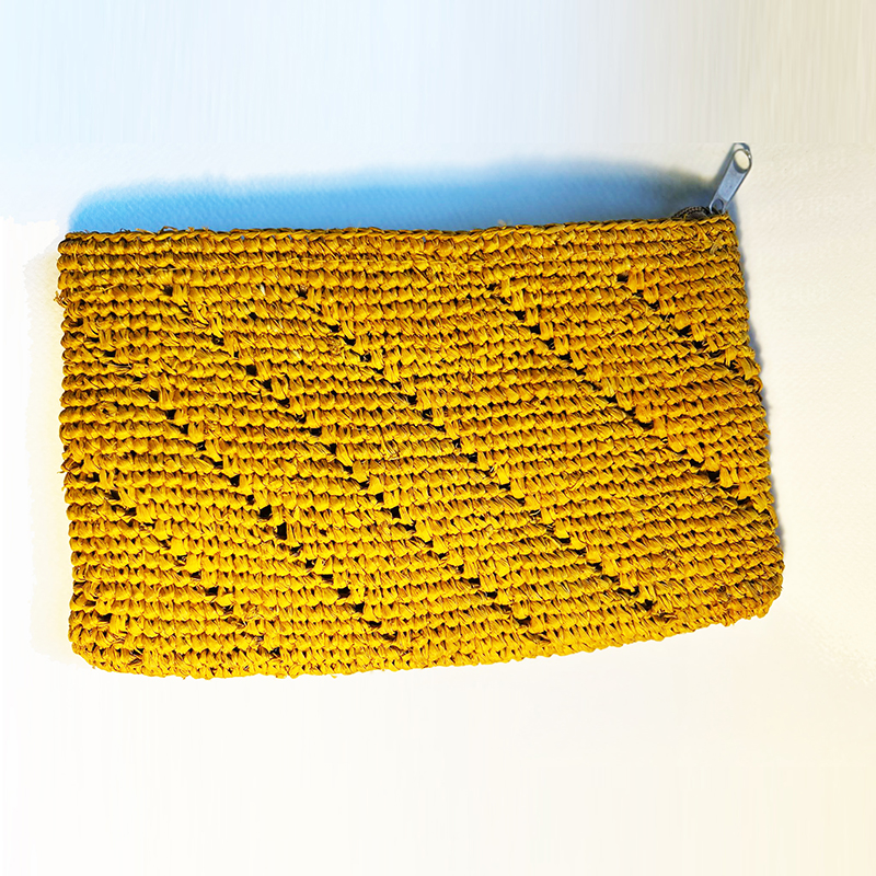 Pochette en raphia moutarde vibrante