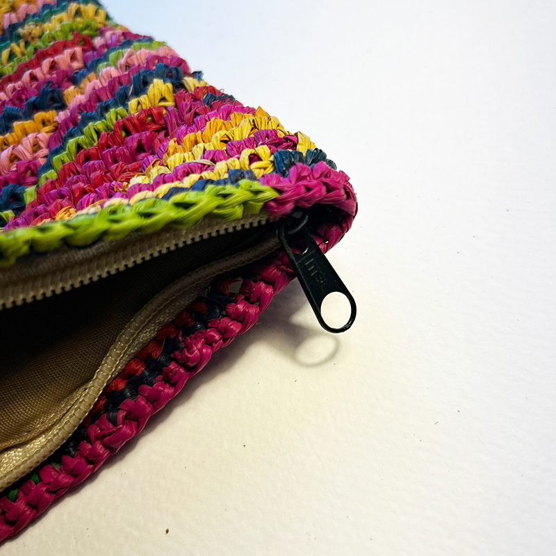 Pochette en raphia multicolore, couleurs vibrantes – Image 2